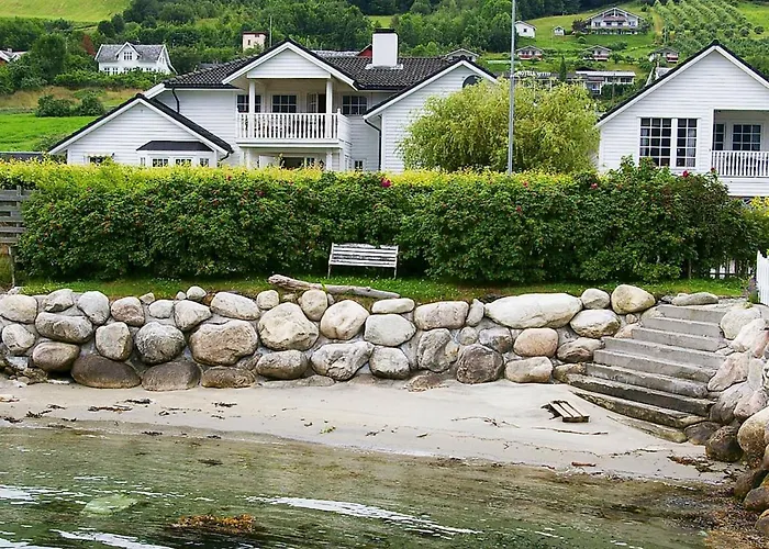 Two-Bedroom Holiday Home In Leikanger